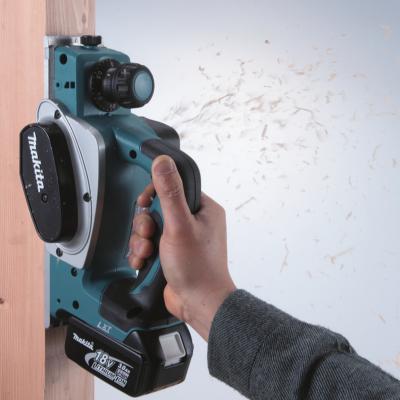 Rabot 18V 82mm sans fil avec rainure en V coupe précise DKP180Z - Makita